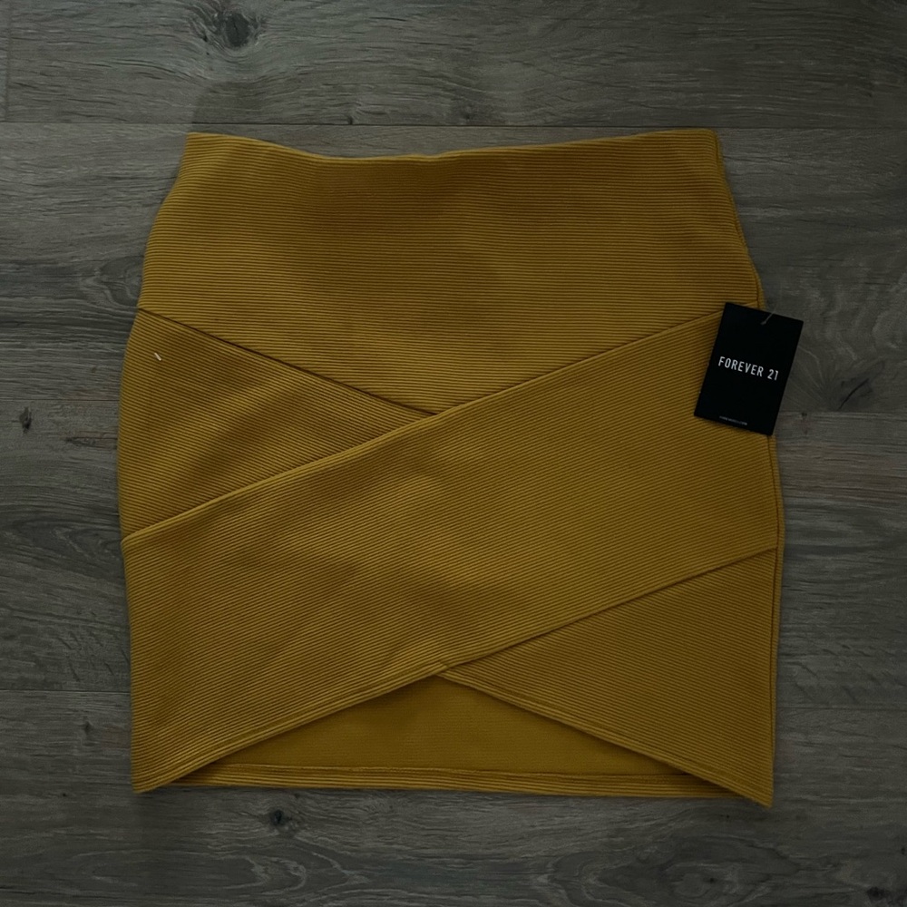 Forever 21 mustard yellow skirt. Size M